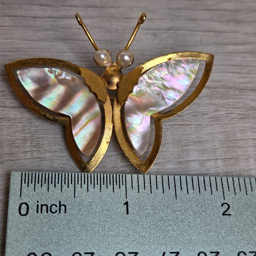 Vintage MOP Shell Butterfly Brooch Gold Tone Mid Century Pearl Accents 50s-60s - Picture 6 of 7